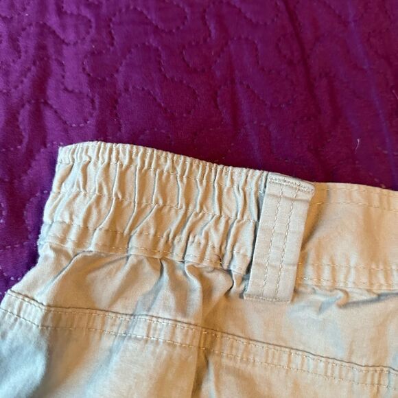 Karen Scott tan shorts - size 12 - elastic at top on sides only - Picture 4 of 7